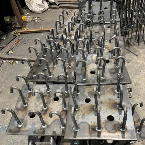 图纸中如何确定七台河预埋件的位置？